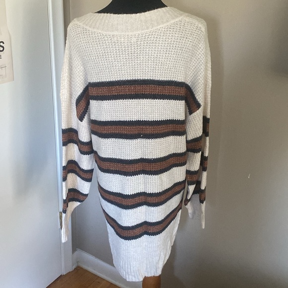 American Eagle Oversized Dreamspun V-neck Sweater - Picture 4 of 7
